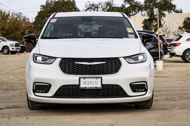 used 2024 Chrysler Pacifica Hybrid car, priced at $38,500