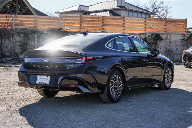 new 2025 Hyundai Sonata Hybrid car, priced at $38,885