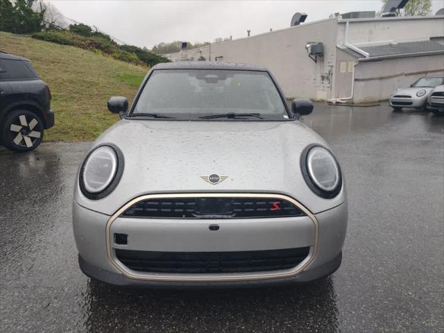new 2025 MINI Hardtop car, priced at $39,560