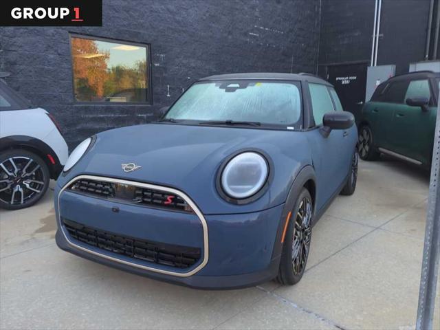 new 2025 MINI Hardtop car, priced at $39,190