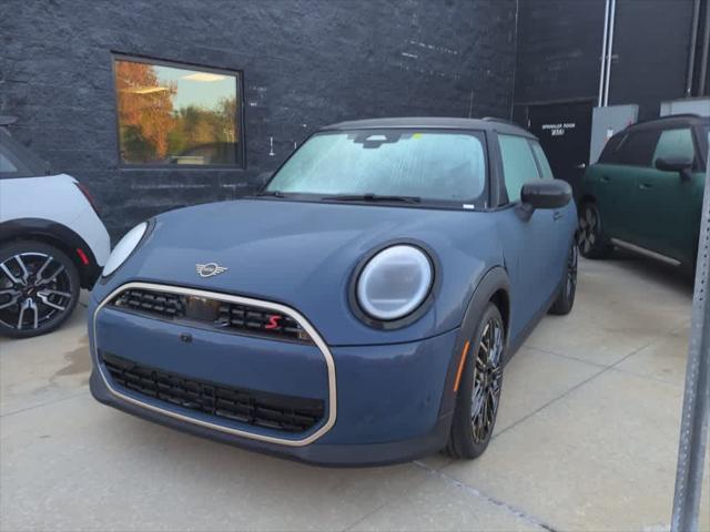 new 2025 MINI Hardtop car, priced at $39,190