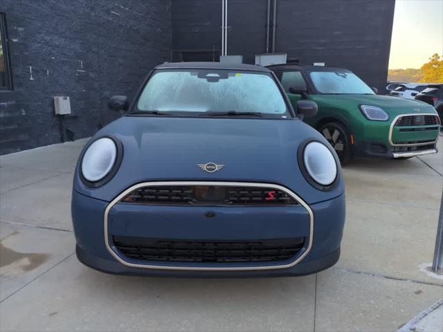 new 2025 MINI Hardtop car, priced at $39,190