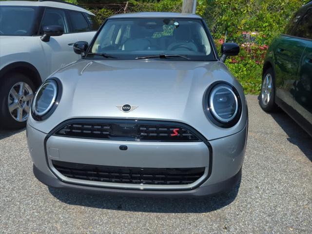 new 2025 MINI Hardtop car, priced at $37,530