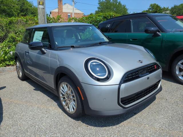 new 2025 MINI Hardtop car, priced at $37,530