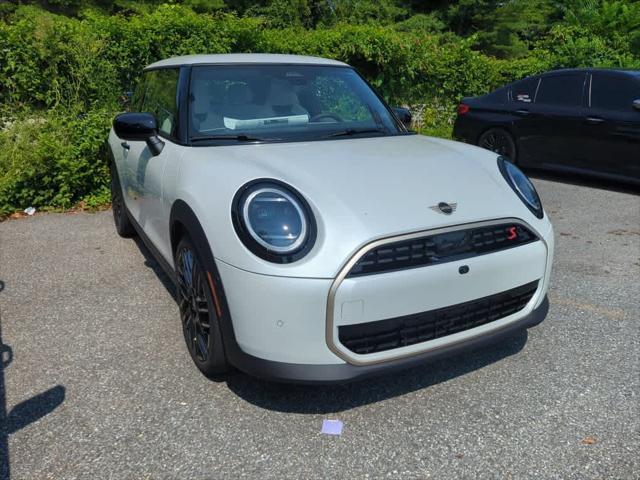 new 2025 MINI Hardtop car, priced at $38,530