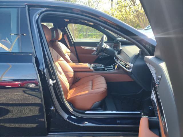 new 2025 BMW 760 car, priced at $135,475