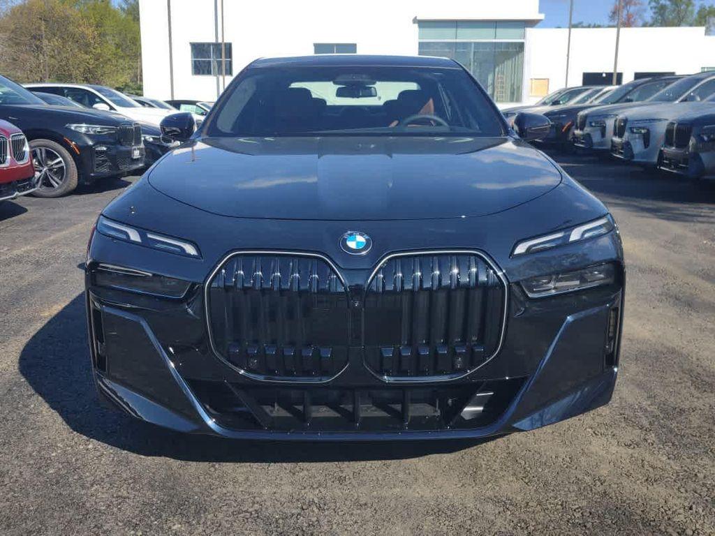 new 2025 BMW 760 car, priced at $135,475