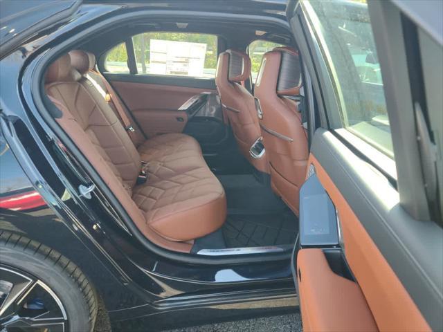 new 2025 BMW 760 car, priced at $135,475