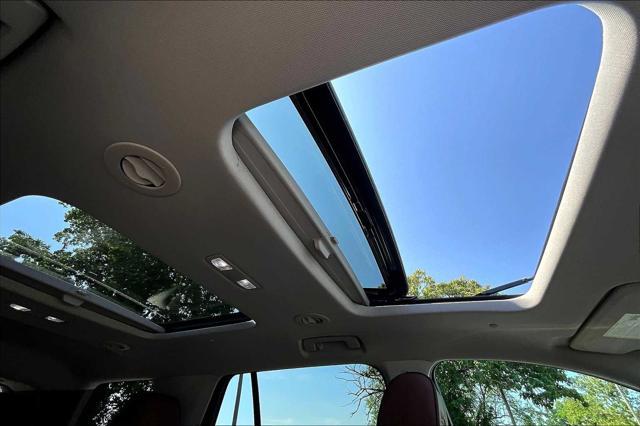 used 2021 Chevrolet Traverse car, priced at $33,402