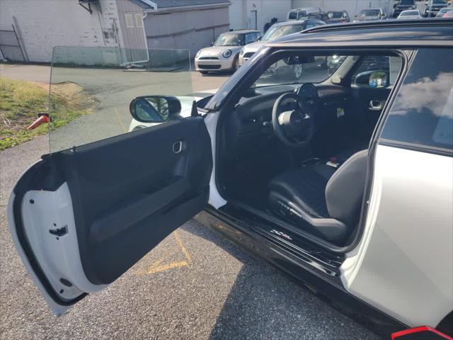 new 2025 MINI Hardtop car, priced at $42,265