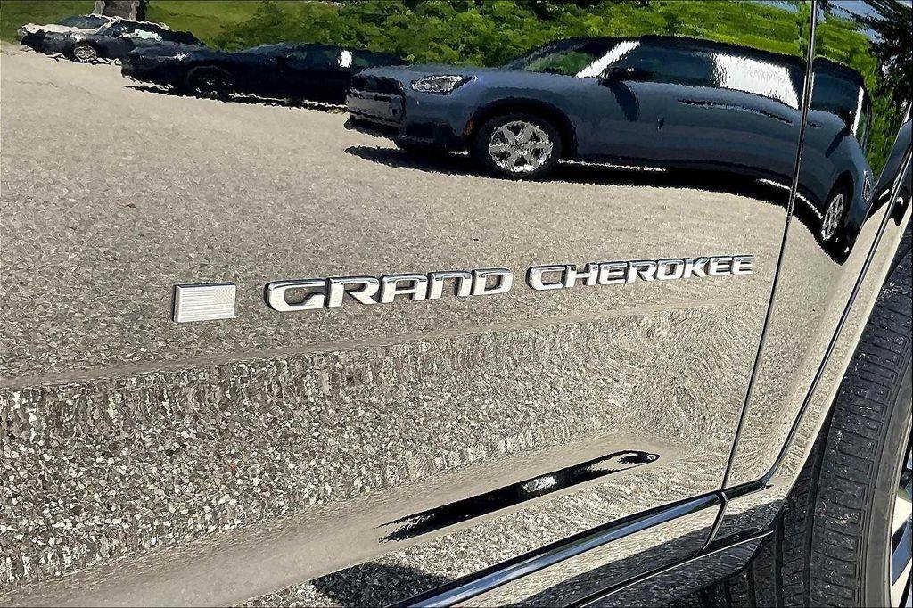 used 2022 Jeep Grand Cherokee car, priced at $28,900