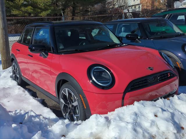 new 2025 MINI Hardtop car, priced at $37,040