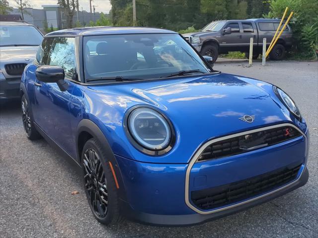 new 2025 MINI Hardtop car, priced at $38,570