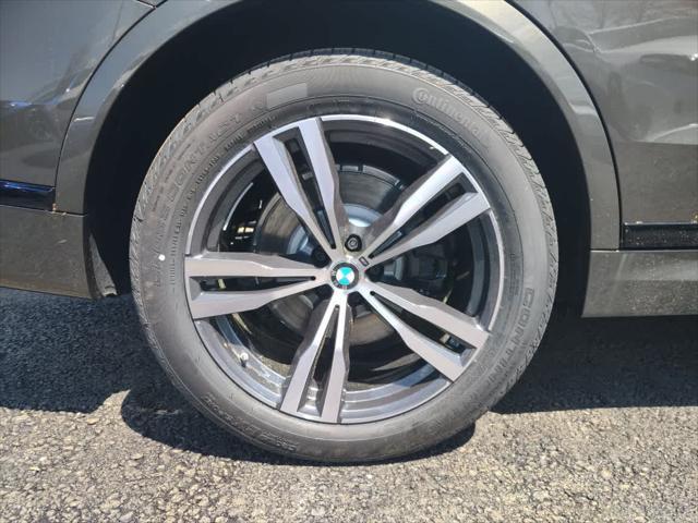 new 2025 BMW X7 car, priced at $96,220