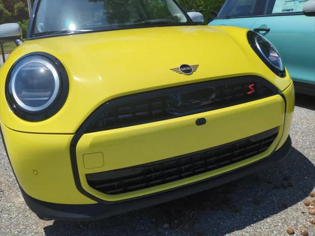 new 2025 MINI Hardtop car, priced at $37,295