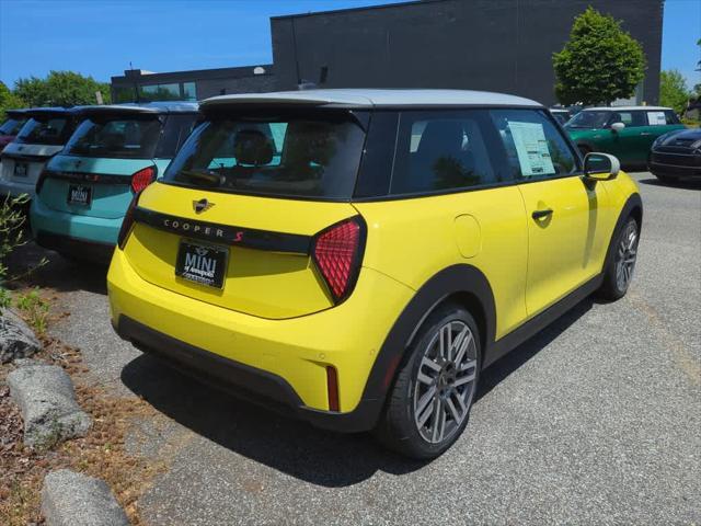 new 2025 MINI Hardtop car, priced at $37,295