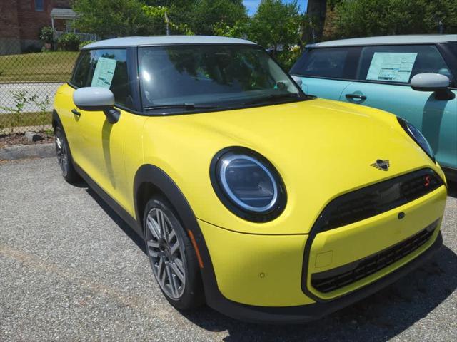 new 2025 MINI Hardtop car, priced at $37,295