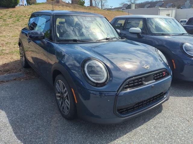 new 2025 MINI Hardtop car, priced at $38,225