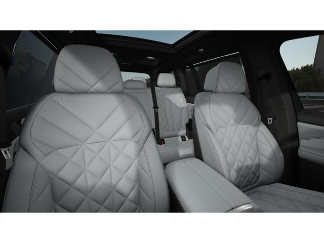 new 2026 BMW X7 car, priced at $100,280