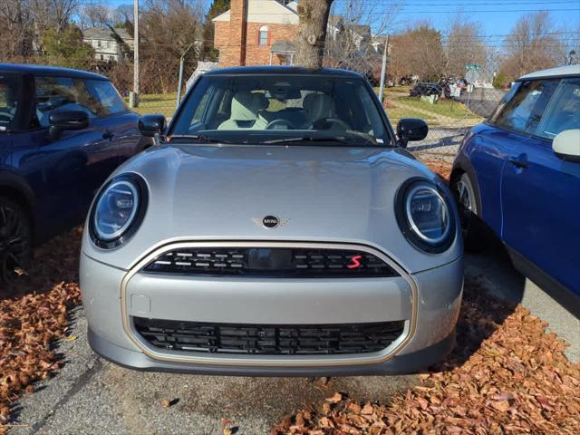 new 2025 MINI Hardtop car, priced at $37,590