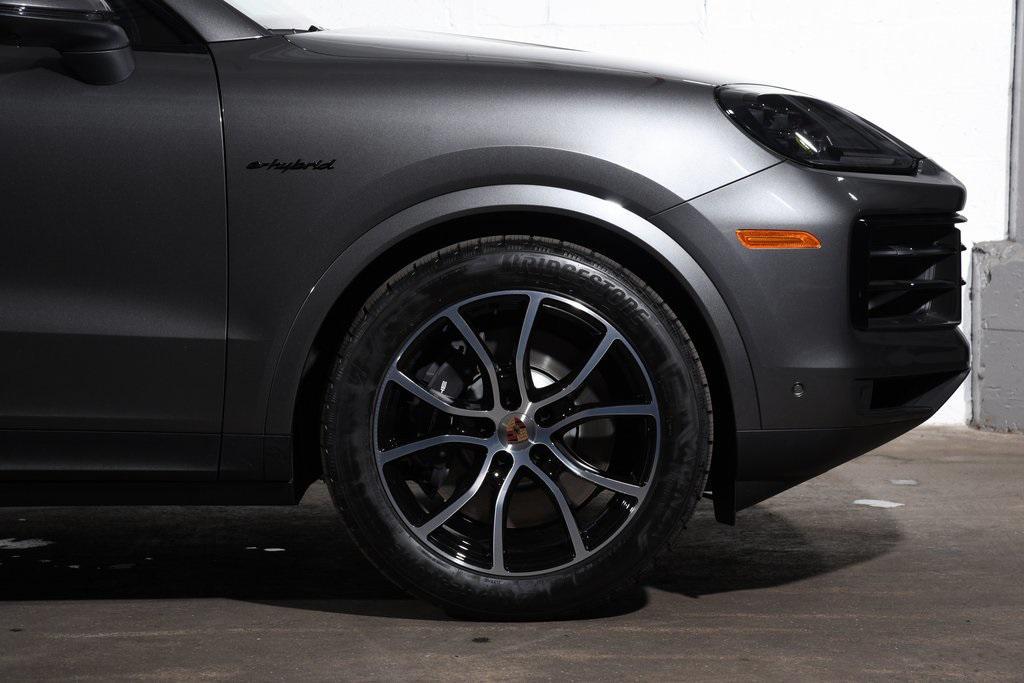 new 2025 Porsche Cayenne car, priced at $134,125