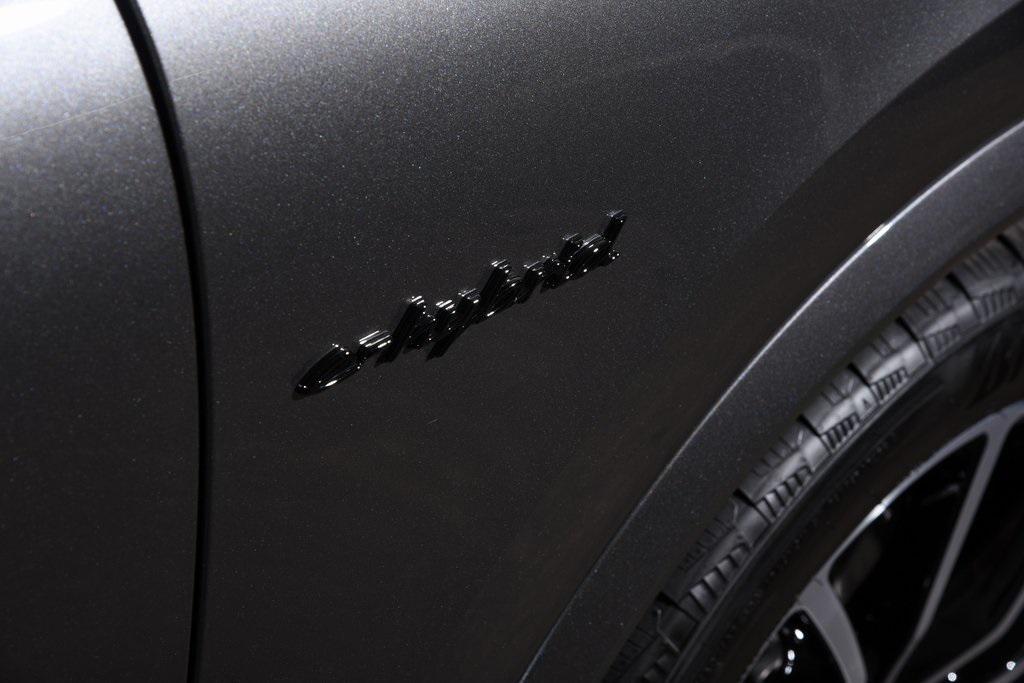 new 2025 Porsche Cayenne car, priced at $134,125