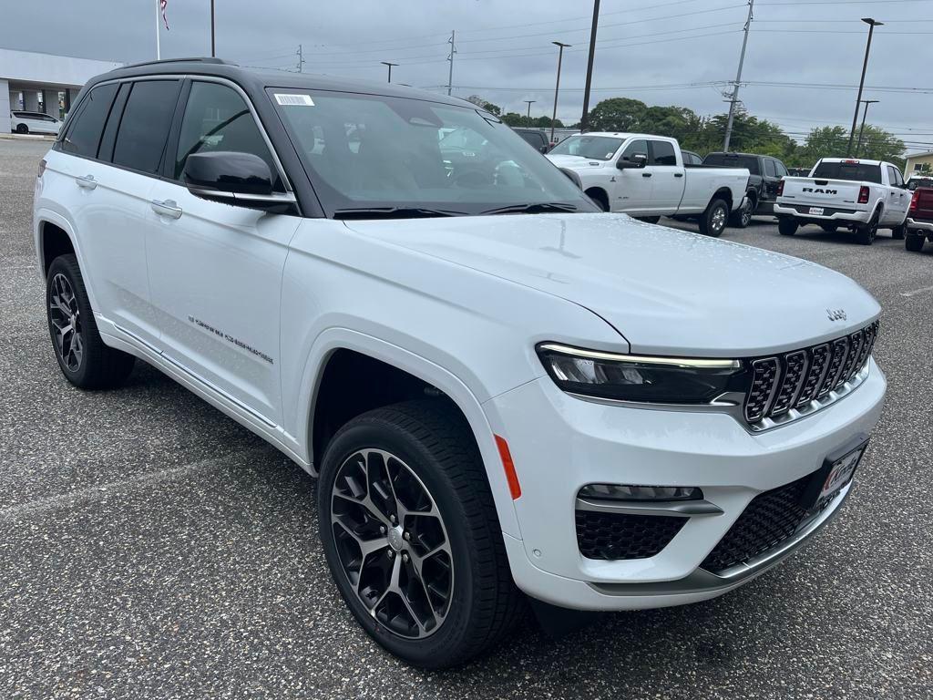 new 2025 Jeep Grand Cherokee car, priced at $59,749