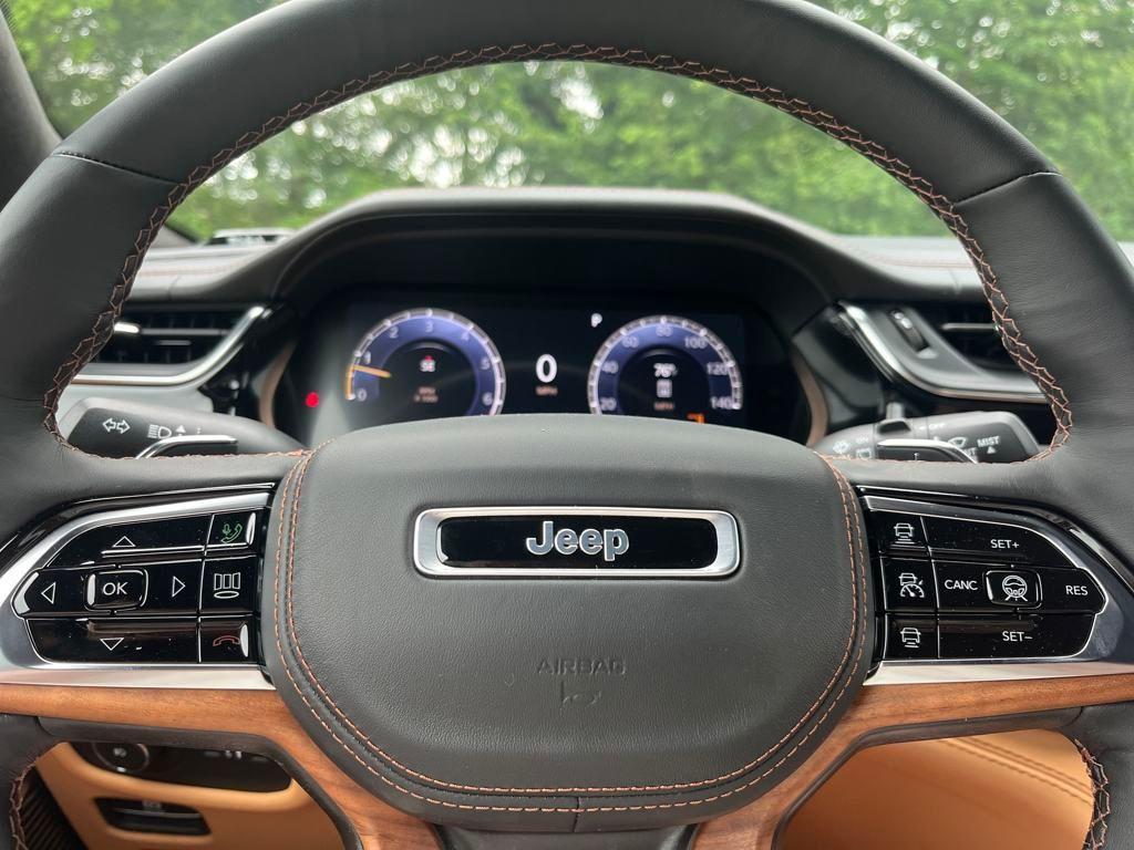 new 2025 Jeep Grand Cherokee car, priced at $59,749