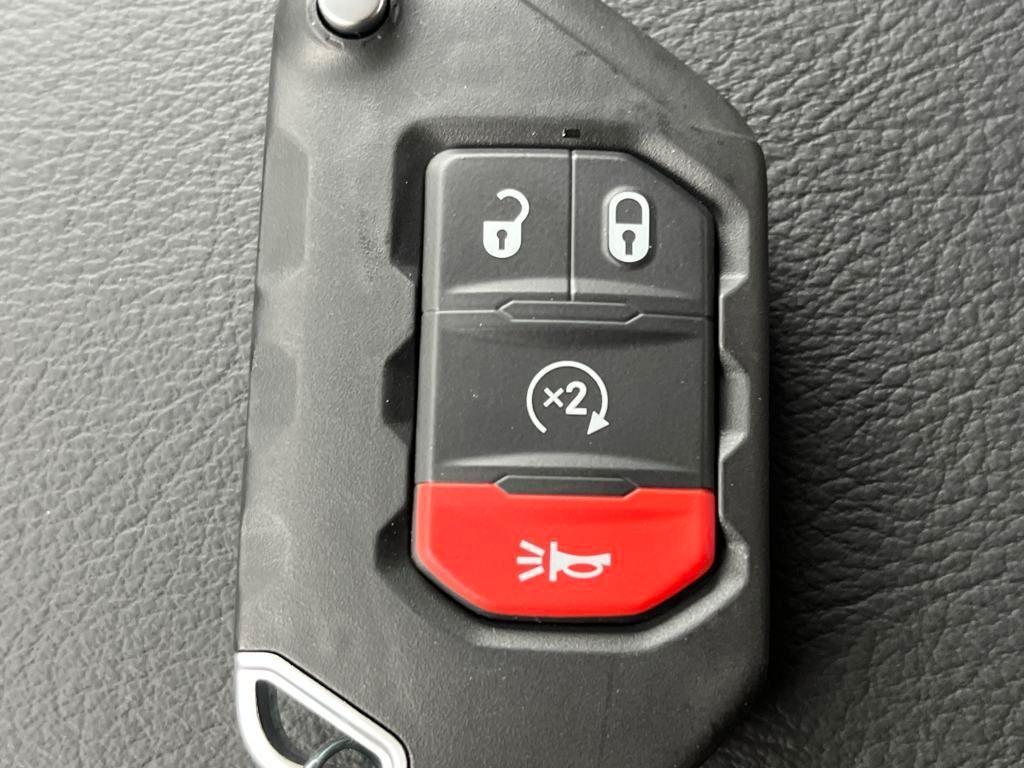 new 2025 Jeep Gladiator car, priced at $47,092