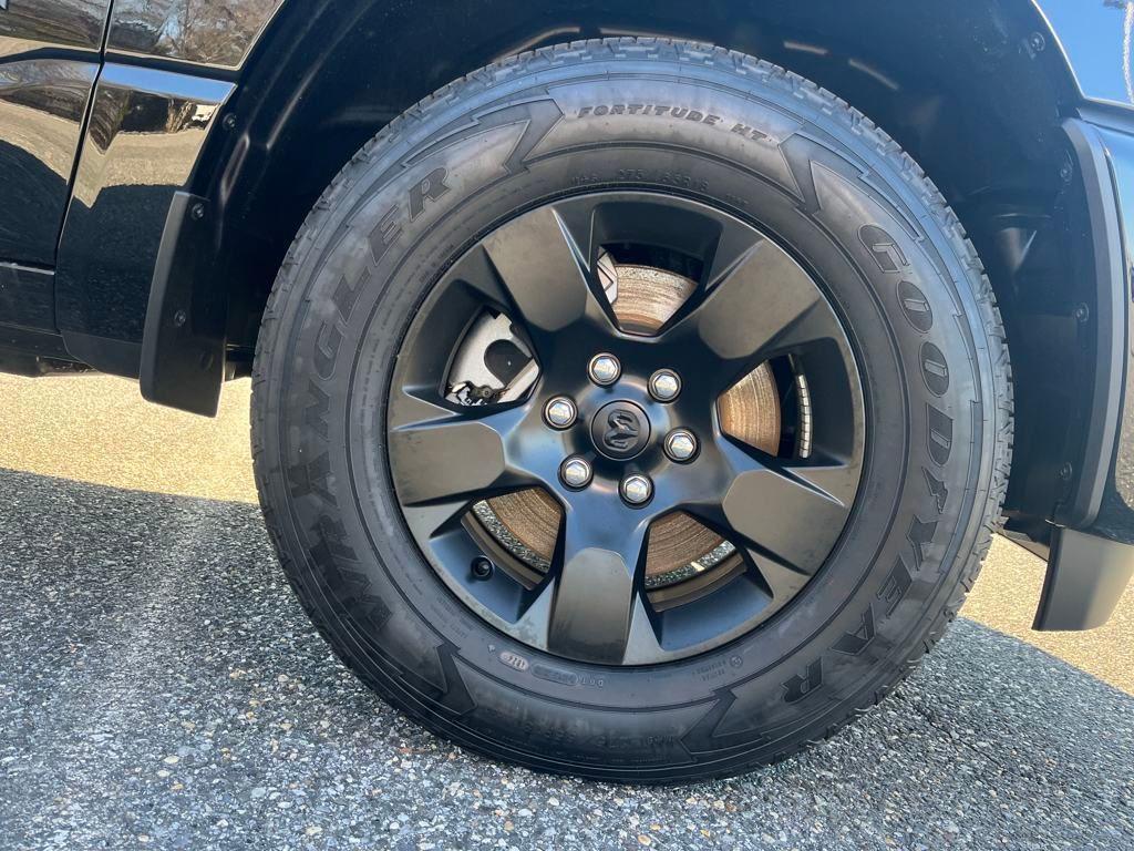 new 2025 Ram 1500 car, priced at $45,578