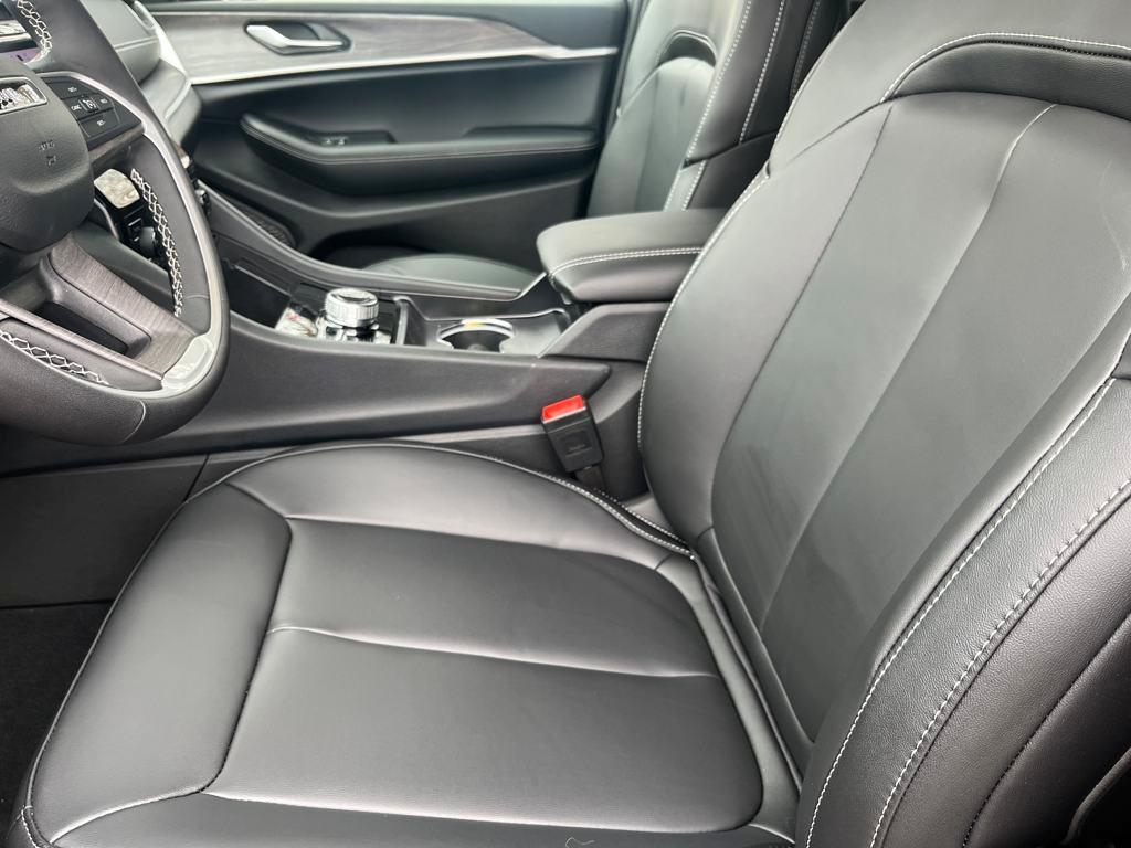 new 2025 Jeep Grand Cherokee car, priced at $47,520