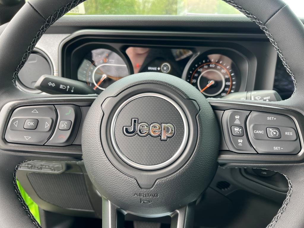 new 2025 Jeep Gladiator car, priced at $46,028