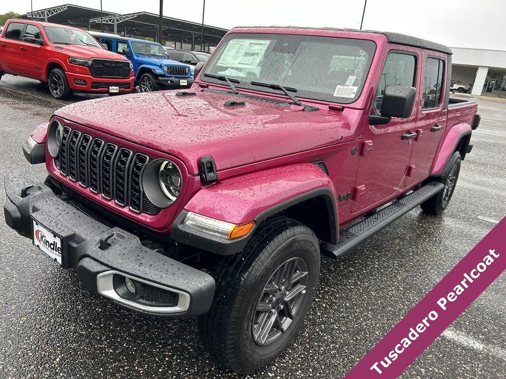 new 2024 Jeep Gladiator car, priced at $43,115