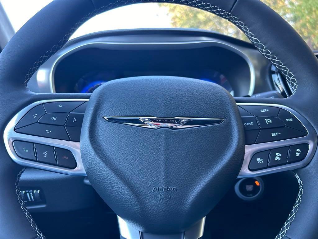 new 2025 Chrysler Pacifica car, priced at $42,925