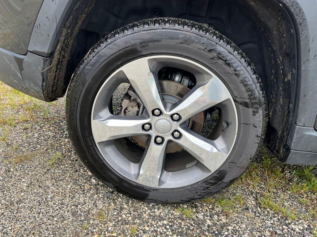 used 2024 Jeep Grand Cherokee car, priced at $42,199