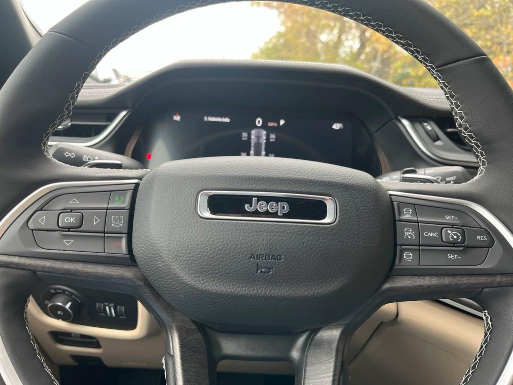 new 2025 Jeep Grand Cherokee car, priced at $47,180