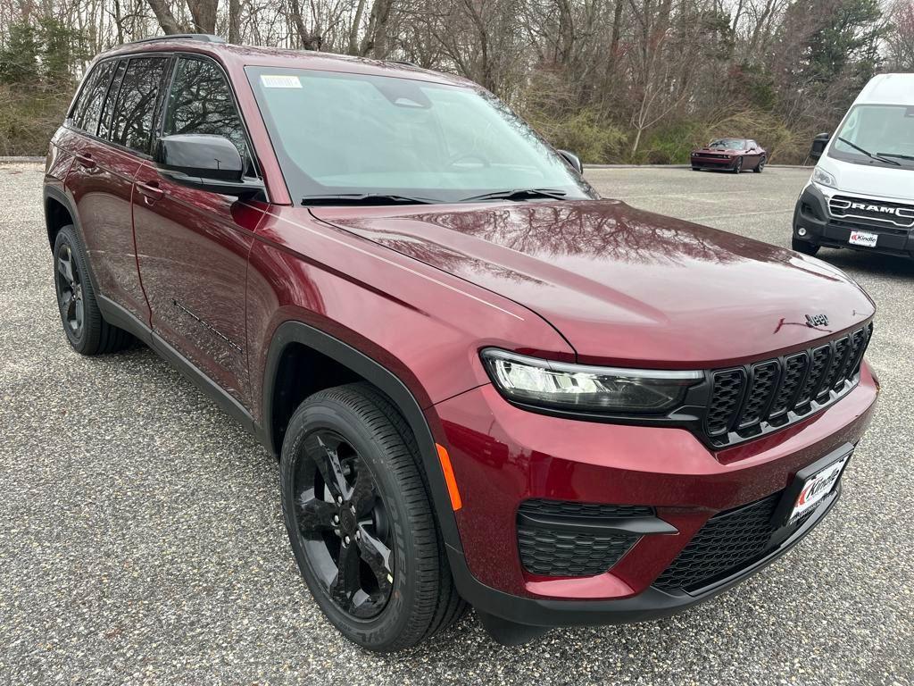 new 2025 Jeep Grand Cherokee car, priced at $41,999