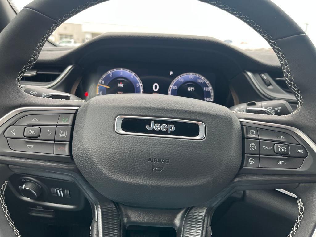 new 2025 Jeep Grand Cherokee car, priced at $41,999