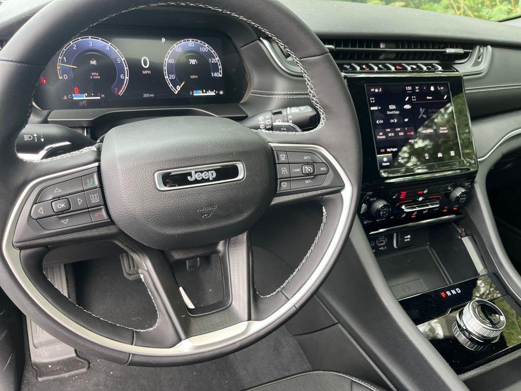 new 2025 Jeep Grand Cherokee car, priced at $45,625