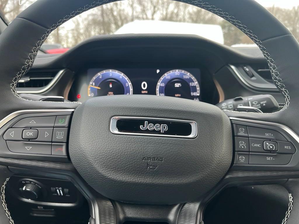 new 2025 Jeep Grand Cherokee car, priced at $42,875