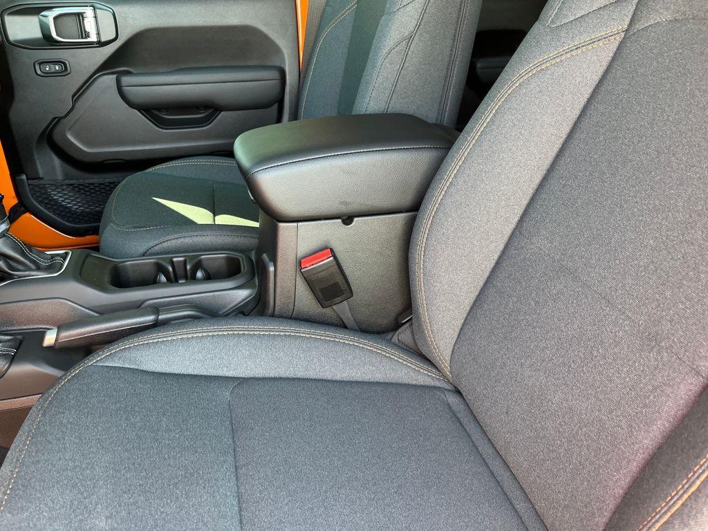 new 2025 Jeep Wrangler car, priced at $45,293