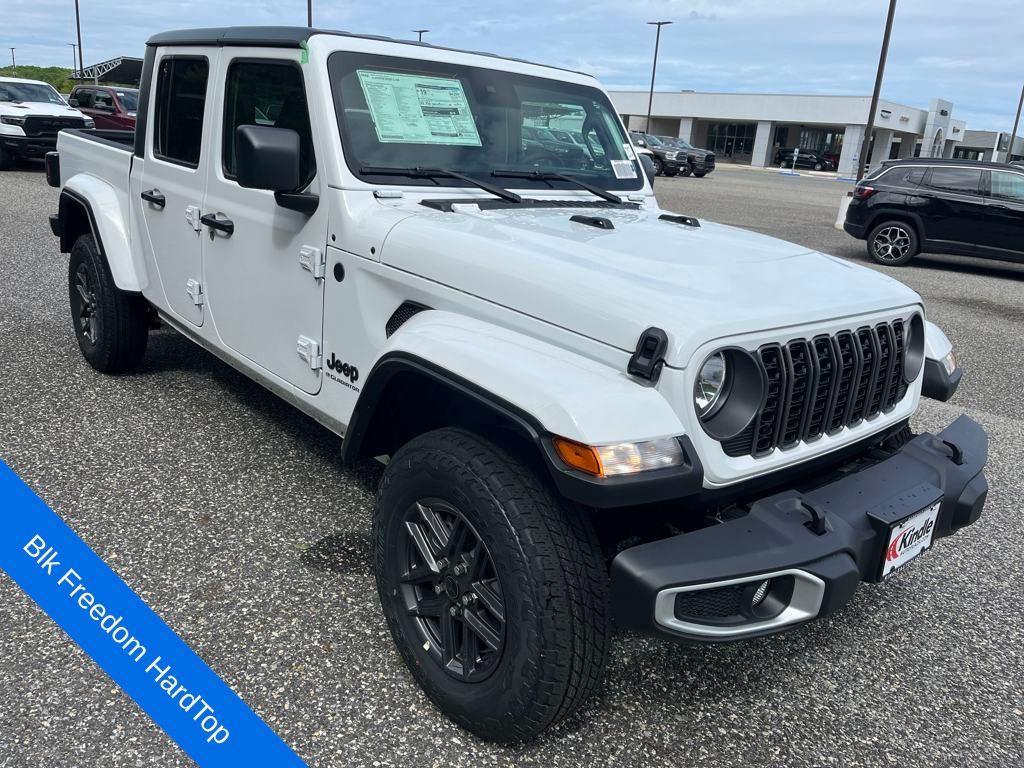 new 2025 Jeep Gladiator car, priced at $46,583