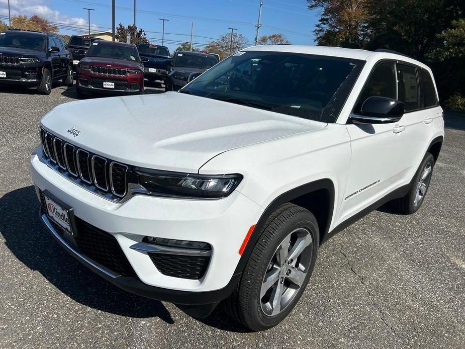 new 2025 Jeep Grand Cherokee car, priced at $43,881