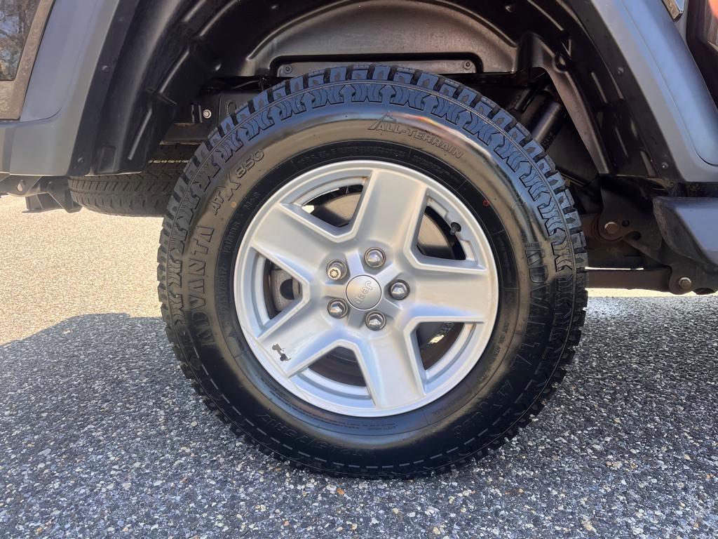 used 2020 Jeep Gladiator car, priced at $27,599