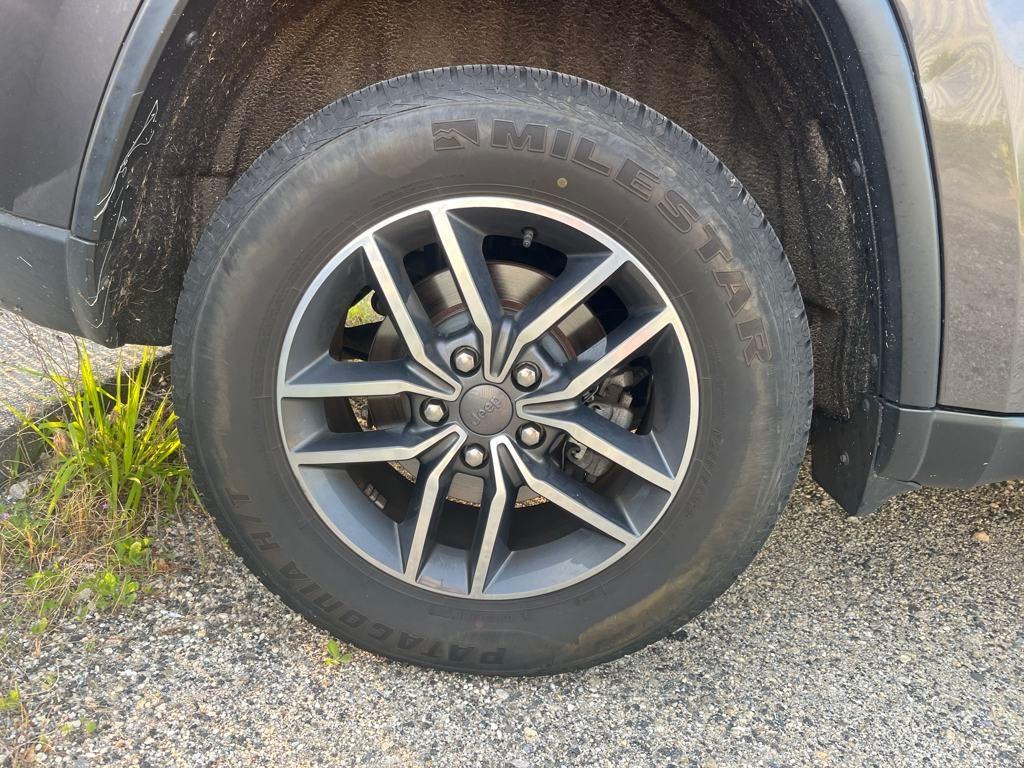 used 2019 Jeep Grand Cherokee car, priced at $25,000