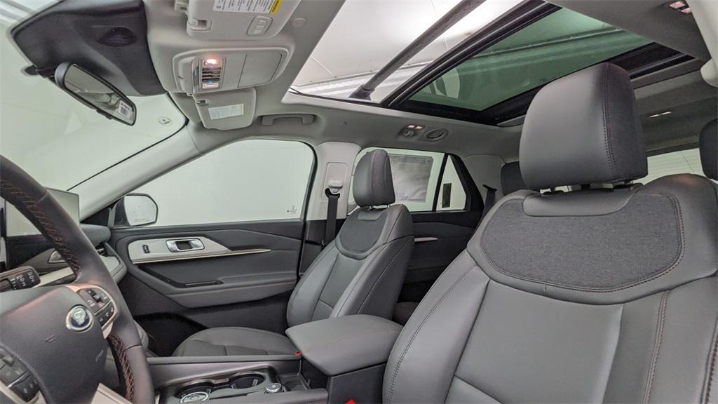 new 2025 Ford Explorer car, priced at $51,660