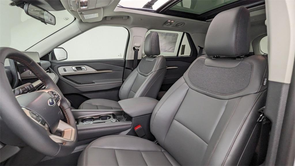 new 2025 Ford Explorer car, priced at $51,660