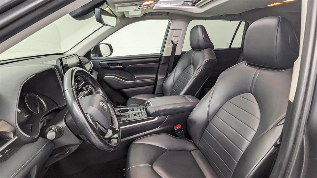 used 2021 Toyota Highlander car, priced at $26,981