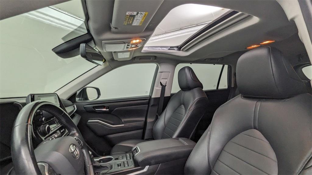 used 2021 Toyota Highlander car, priced at $26,981