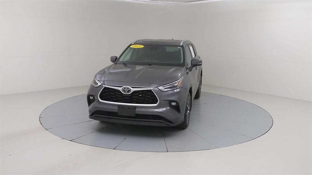 used 2021 Toyota Highlander car, priced at $26,981